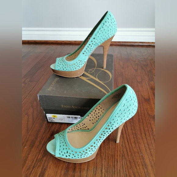 Enzo Angiolini Light Green Suede Heels - Picture 2 of 3